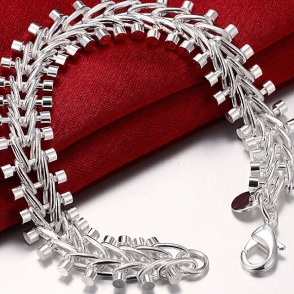 Twisted Chain with Small Balls Bracelet - Picture 3 of 6